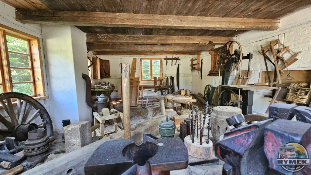 Muzeum - Kaszubski Park Etnograficzny im. Teodory i Izydora Gulgowskich we Wdzydzach - Hymek.pl