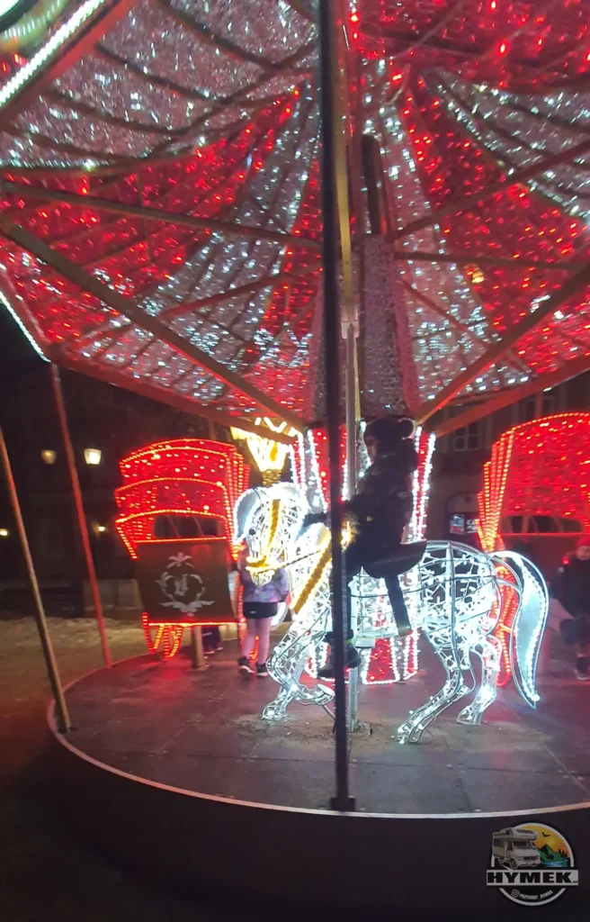Walentynkowy spacer śladami warszawskiej iluminacji - Hymek.pl