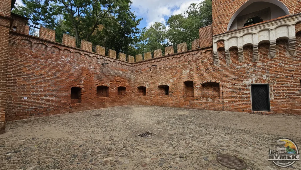 Muzeum Zamku w Oporowie - Hymek.pl
