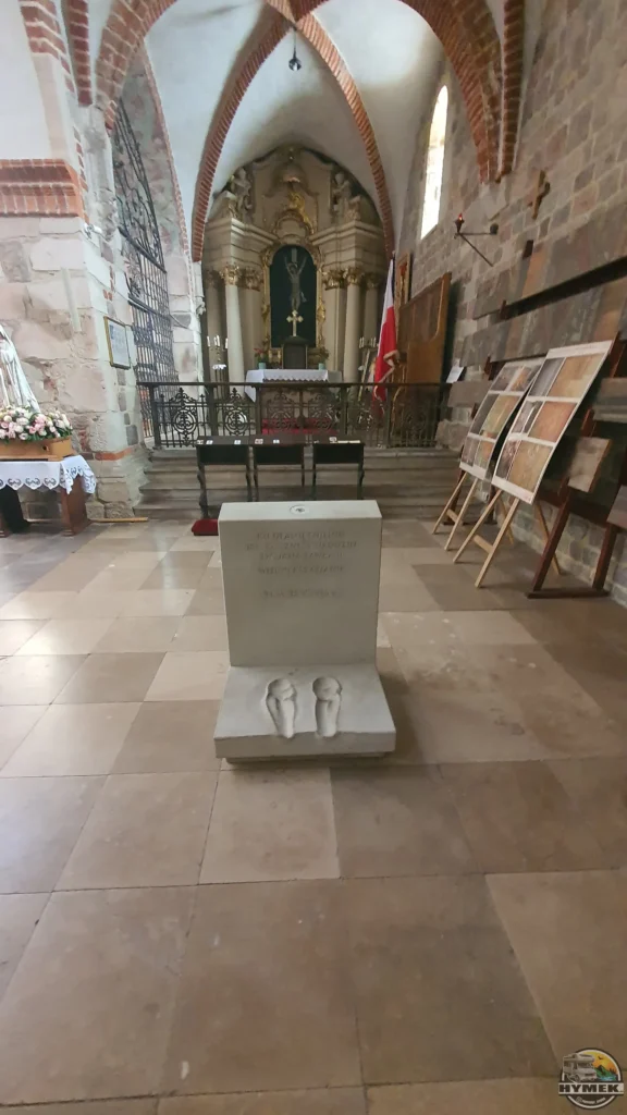 Archikolegiata NMP Królowej i św. Aleksego - Hymek.pl